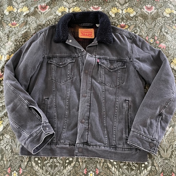 Levi’s lined Jean jacket - Picture 2 of 4